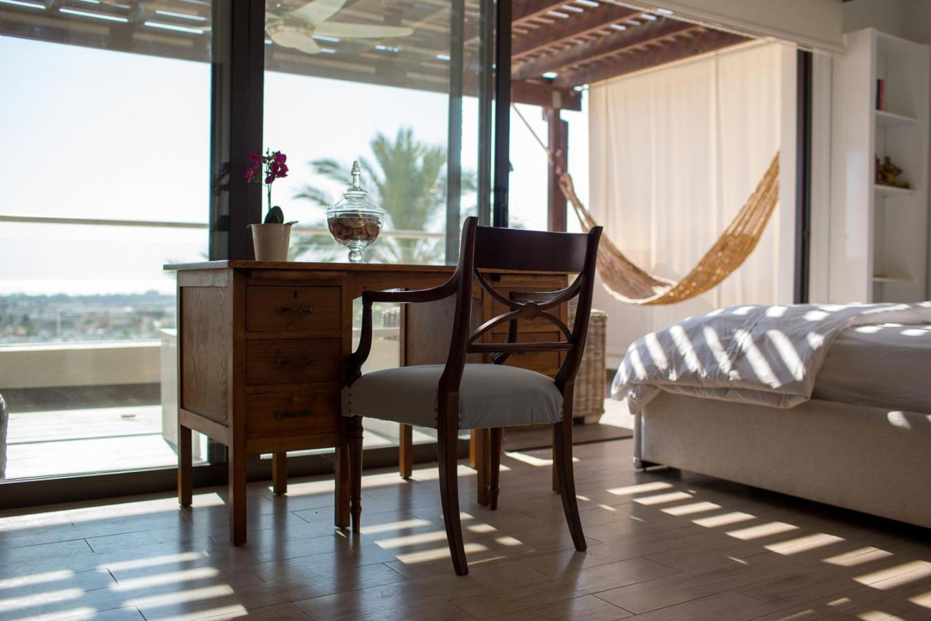 Penthouse Duplex Overlooking The Mediterranean 라르나카 외부 사진