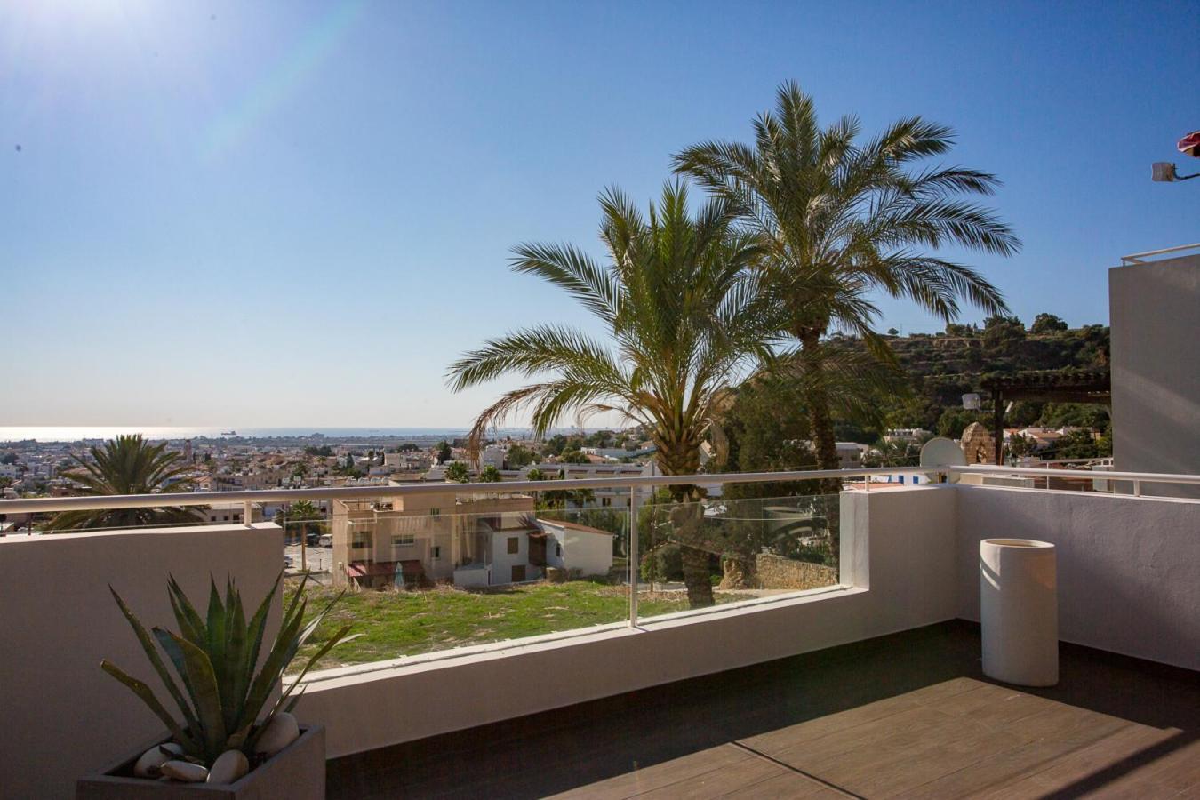 Penthouse Duplex Overlooking The Mediterranean 라르나카 외부 사진